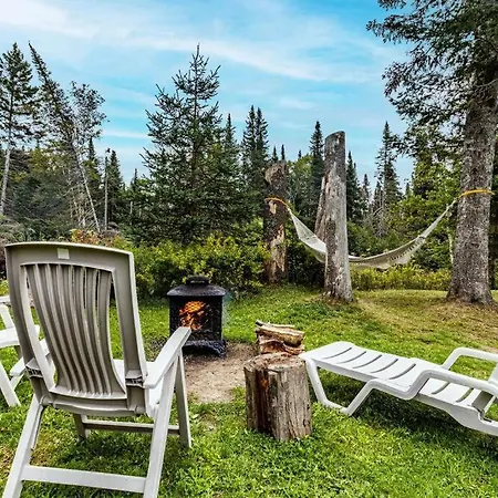 Refuge Rustic Borde Par Riviere Et La Nature Lac-Etchemin Exterior photo