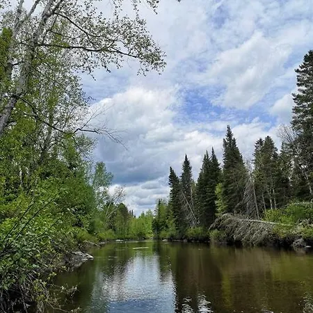 Refuge Rustic Borde Par Riviere Et La Nature Lac-Etchemin Exterior photo