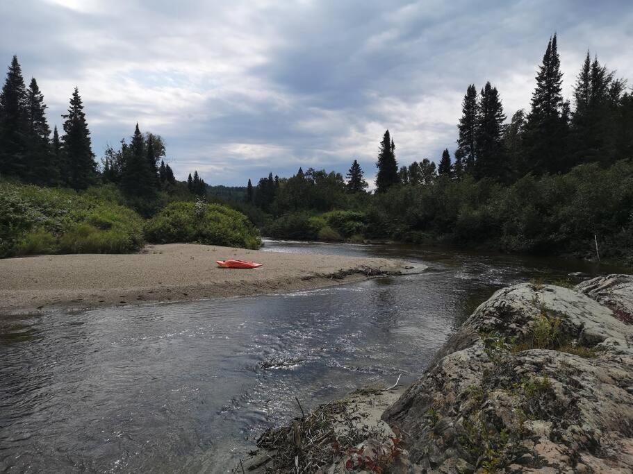 Refuge Rustic Borde Par Riviere Et La Nature Chalet *