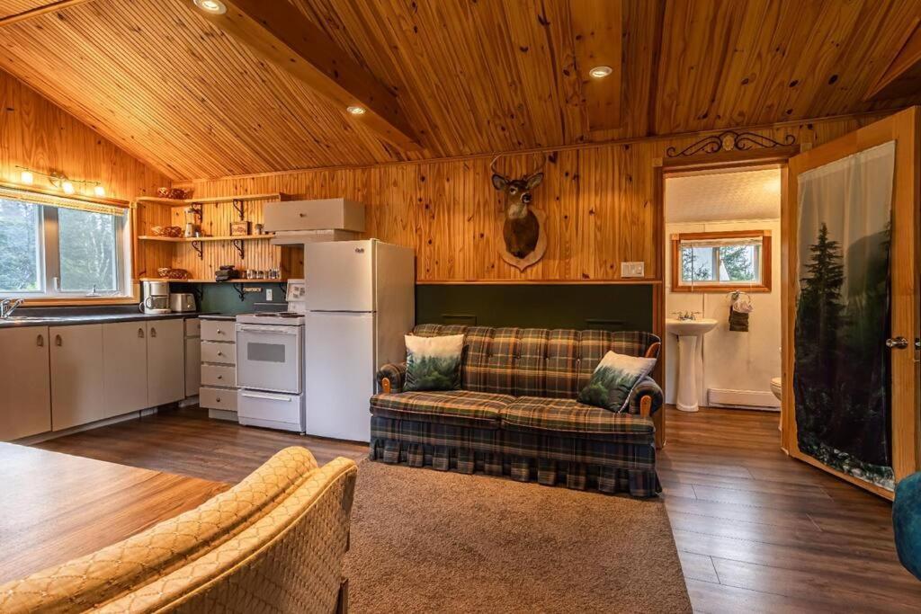 Refuge Rustic Borde Par Riviere Et La Nature Chalet Lac-Etchemin